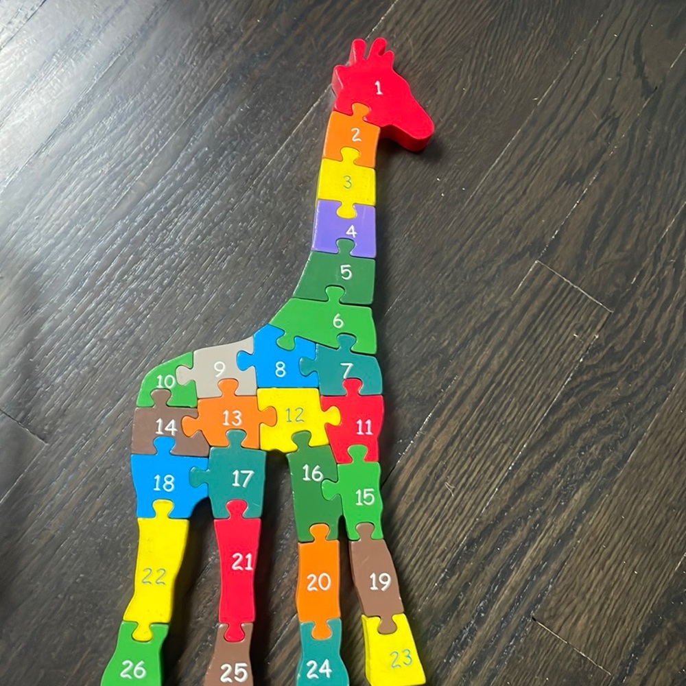 Wooden giraffe number and letter puzzle EUC